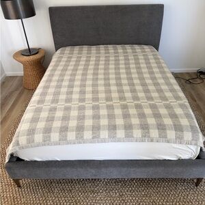 Swans Island Handwoven Wool Winter Blanket in Dove Grey Check size Queen